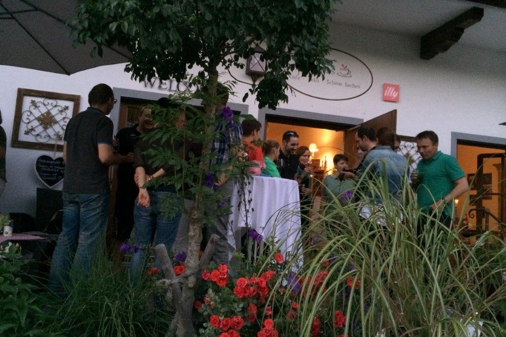 Getümmel im Cafe