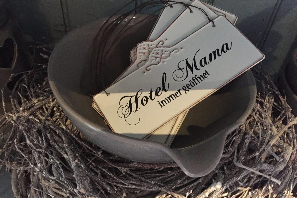 Hotel Mama...